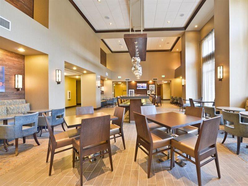 Hampton Inn & Suites Greensboro/Coliseum Area מראה חיצוני תמונה