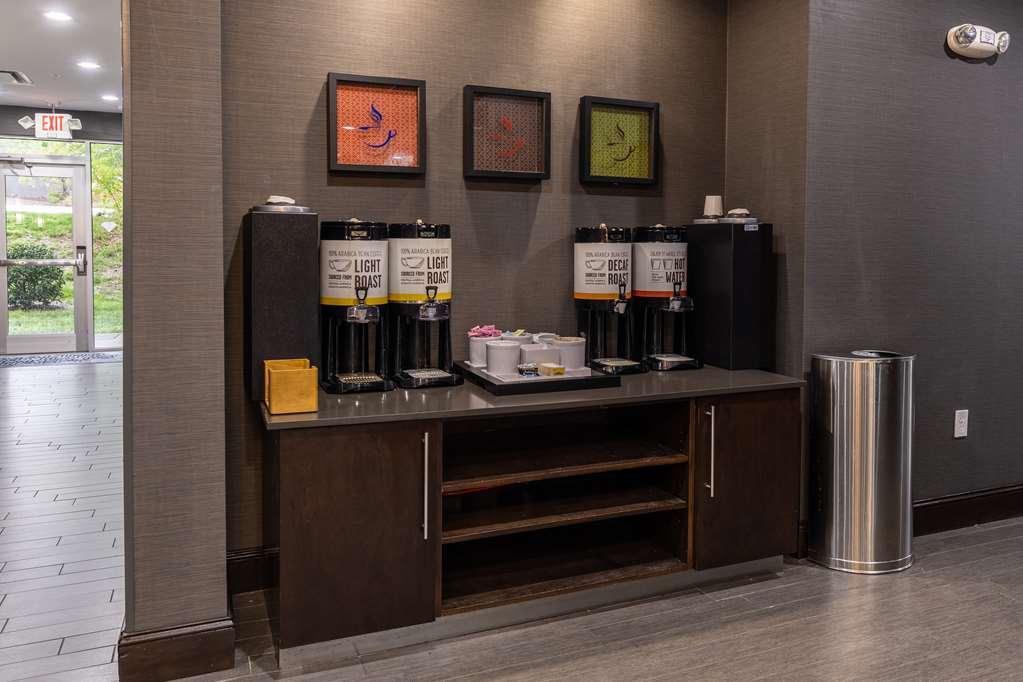 Hampton Inn & Suites Greensboro/Coliseum Area מראה חיצוני תמונה