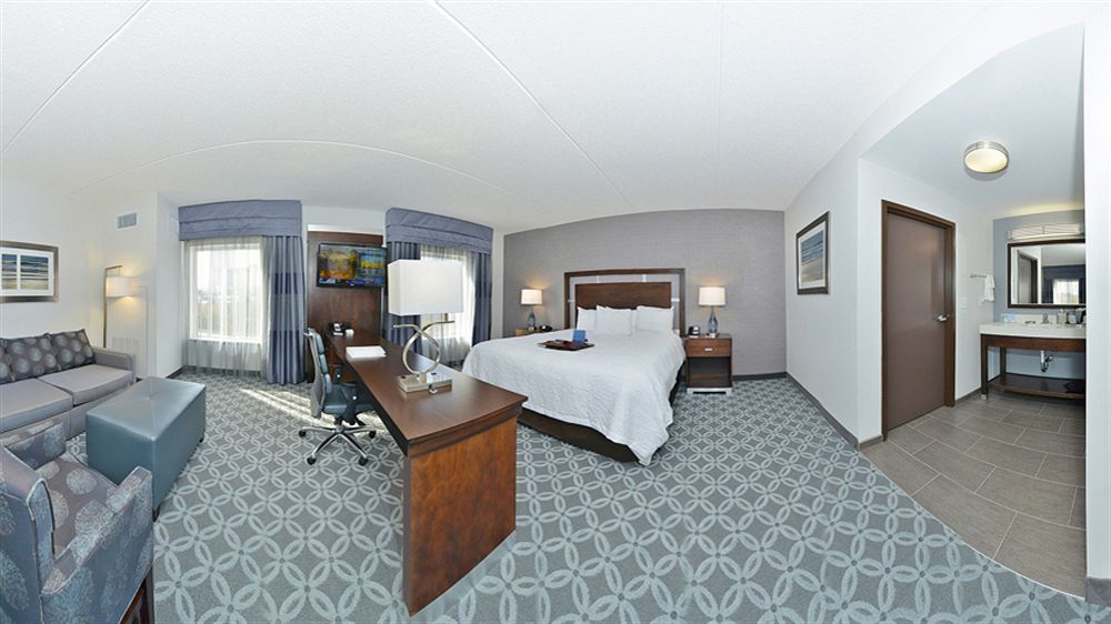 Hampton Inn & Suites Greensboro/Coliseum Area מראה חיצוני תמונה