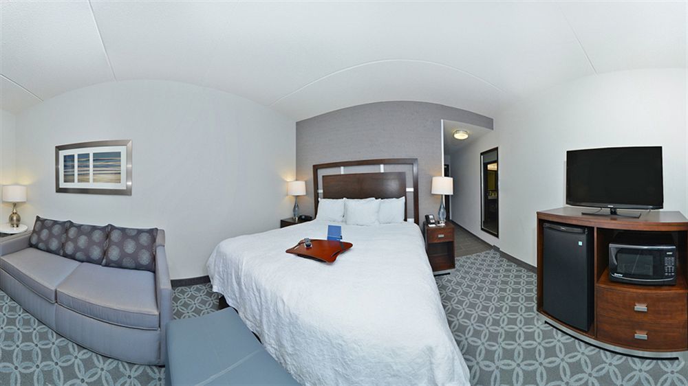 Hampton Inn & Suites Greensboro/Coliseum Area מראה חיצוני תמונה